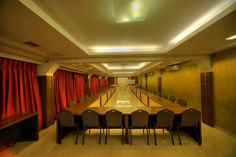 Zaras Resort Khandala Lonavala Εξωτερικό φωτογραφία